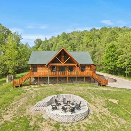 Charming 5-bedroom Cabin with Movie Theater, Hot Tub, and WiFi