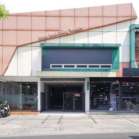 Urbanview Syariah Jackson Living near Stasiun Malang