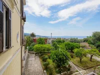 Coco's Apartments - de Vivo Realty