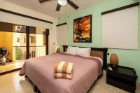 Beautiful oceanfront apartment, 1 block from 5th Av.