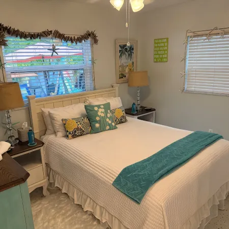 Castaway Cottage + Beach + Heated Private Pool & Spa + Golf Cart Included!