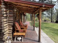 Blinn's Landing: Historic Riverfront Log Cabin, Dock & Mountain Views. Dogs OK! - Hytter