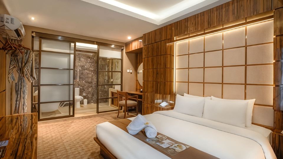 Royal Regantris Cendana