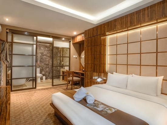 Royal Regantris Cendana