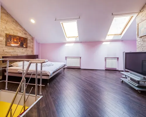 Upscale and newly renovated penthouse. Hotels in Kyiv