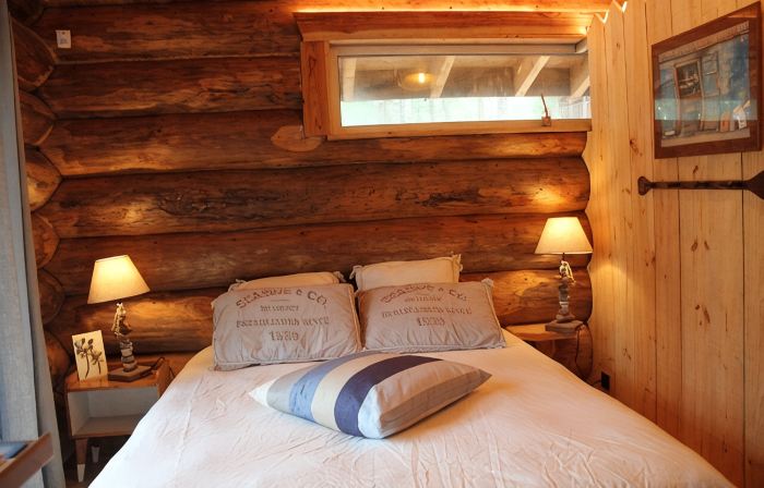 Authentic log in the heart of the pine forest for 10 people