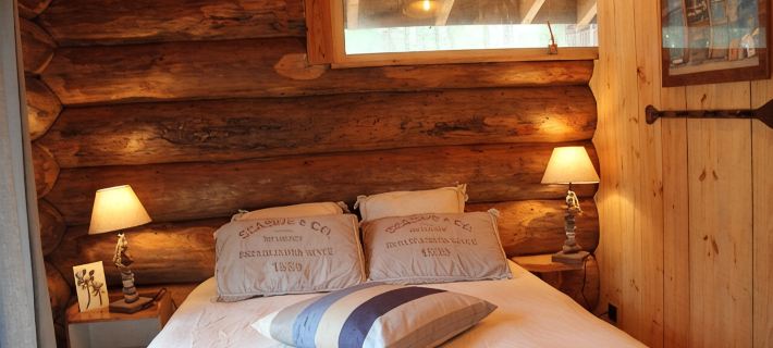 Authentic log in the heart of the pine forest for 10 people Hotels in Carcans