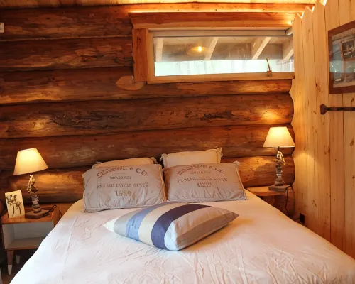 Authentic log in the heart of the pine forest for 10 people Hotels in Carcans