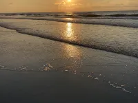 Charming Beach block getaway! Leave your sheets, towels at home! You're on VACA! Hoteles en Brigantine