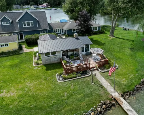 Cozy contemporary Lakefront Cottage Hotels in Branch County