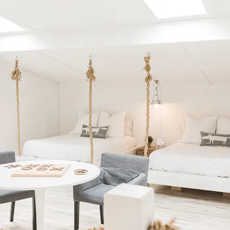 Experience this amazing Mt Adams home where celebrities stay