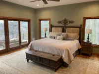 Secluded mountain top luxury getaway in the Nantahala National Forest! - 4성급