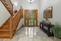 The Bolton House - 5 BR 3.5 BA Home with Hot Tub - 4つ星