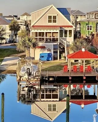 Waterfront; Golf Cart option; hot tub; Kayaks; Peddle Boat; Walk to beach; Ramp - 4성급