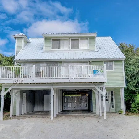 Top-Rated Beach Rental. Super clean & well-appointed. Private heated pool!