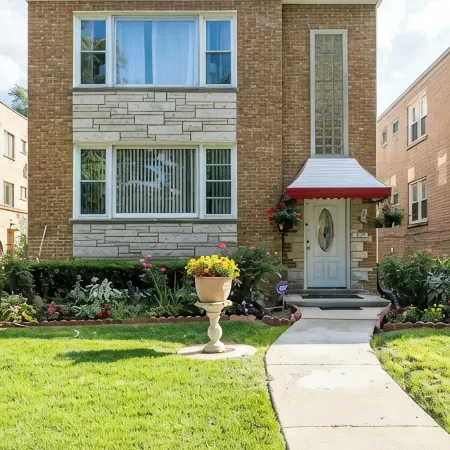 Cozy Private & Spacious  6-bedroom Duplex with Parking in charming Evanston
