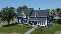 The Cove House- completely renovated 1910 beach house