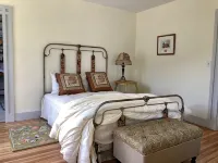 Come Stay at the Parsonage This Fall and Enjoy Our Mountains and Rivers. - Homestays