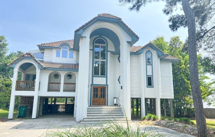 Waterfront, Stunning Views + Pool + Kayaks! Pet Friendly!