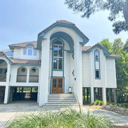 Waterfront, Stunning Views + Pool + Kayaks! Pet Friendly!