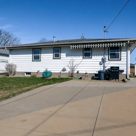 Charming 3 Bedroom 2.5 Bathroom House centrally located in Dubuque IA.