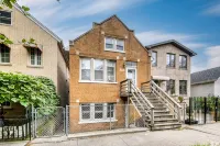 Walkable Chicago Retreat : Cozy 2Br w/ Porch : Near Transit, Dining & Stadiums