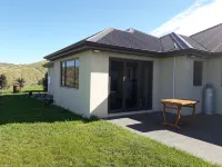 Hill Top Retreat  homestay - With  270 degrees stunning Views ! - 3-Star