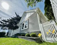 Unique Wildwood 3 BR 1,5 BA House in the Heart of town - 4-Star