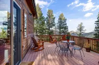 Views! Luxury Cabin. HotTub. Near Red Rocks, Parks & Trails. Sleeps 8