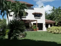 Villa with Golf Cart & Maid service 酒店