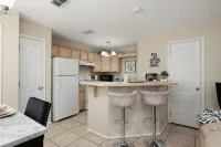The Parisian Keyless Condo 4 min from Airport and Hospitals - ห้องครัว