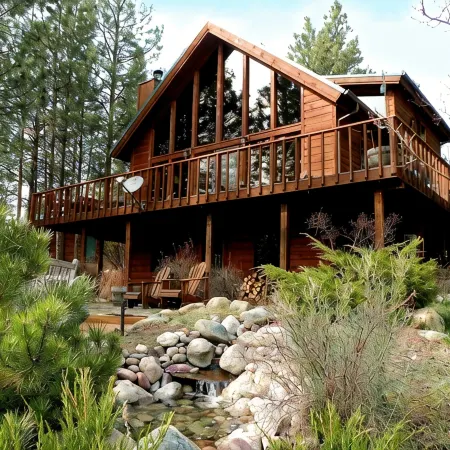 Westside 4-bdrm cabin between Hamilton & Victor with WiFi, AC. Enjoy your stay