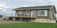 Downstairs (Unit 2) in New House, Deck, Hiking Trails Nearby - Wifi