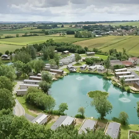 Luxury Lakeside Lodge - Fishing Lake - Pet Friendly - 5 Miles From Flamingo Land