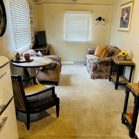 Buckeye Bungalow-Charming 2-bedroom apartment in Youngstown