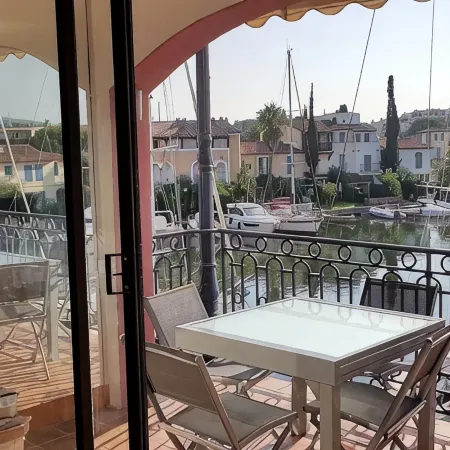 Newly renovated 2-room apartment in "Venise Provençale