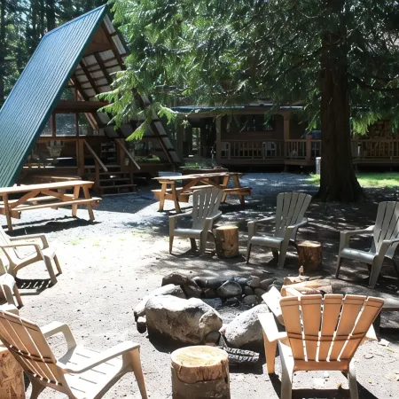 Buchanan's Bunkhouse with saltwater hot tub Mt.Rainier Entrance!