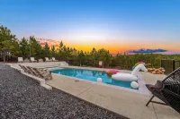 Luxury Hilltop, Surreal Views, Pool, Hot Tub, Firepit & 4Kings Bed - Pools