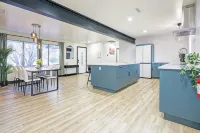 Perfect modern space to relax & play. Central & close to all attractions!