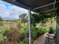 Cottage Amongst The Vines - Homestays