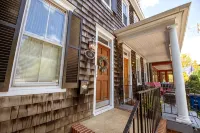 2nd floor Spacious Downtown Getaway- Across from US Naval Academy