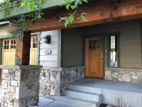 Cozy Home steps from Town Center, with a Stunning View of the Mountains! - 4つ星