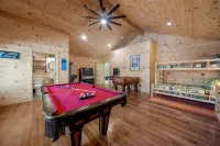 Lake Lure's Newest Luxury Log Cabin Behind The Gates of Rumbling Bald Resort! - シャレー