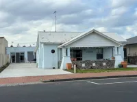 Pt Mac Beach House - Seafront Views, Central, Super Cute and Pets are Welcome! - 2-Sterne