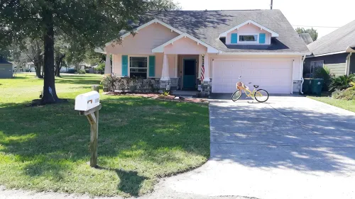 Entire 3 Bedroom/2 Bathroom Cottage;  Near NASA, Kemah and Your Private Beach! - Beach