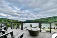 Modern Lake Cottage - Amazing Views - 6 Bed/6 Bath - Boat Launch - 4-Star