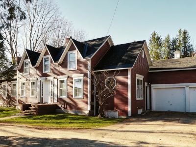 Charming and Spacious 5Br Located in the Heart of Waitsfield. Close to Amenities