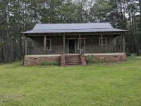 Secluded cabin just 2.5 miles from Troy University - 3-Star