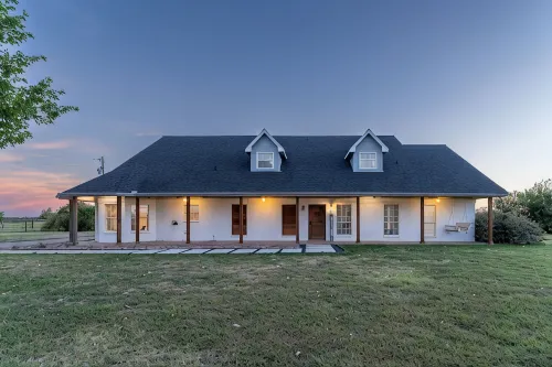 Modern 6 Bedroom Farm House Venue