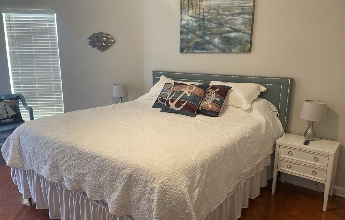 Lovely 1st Floor, Waterfront 2 Bedroom Condo with Pool, Pickleball and Tennis